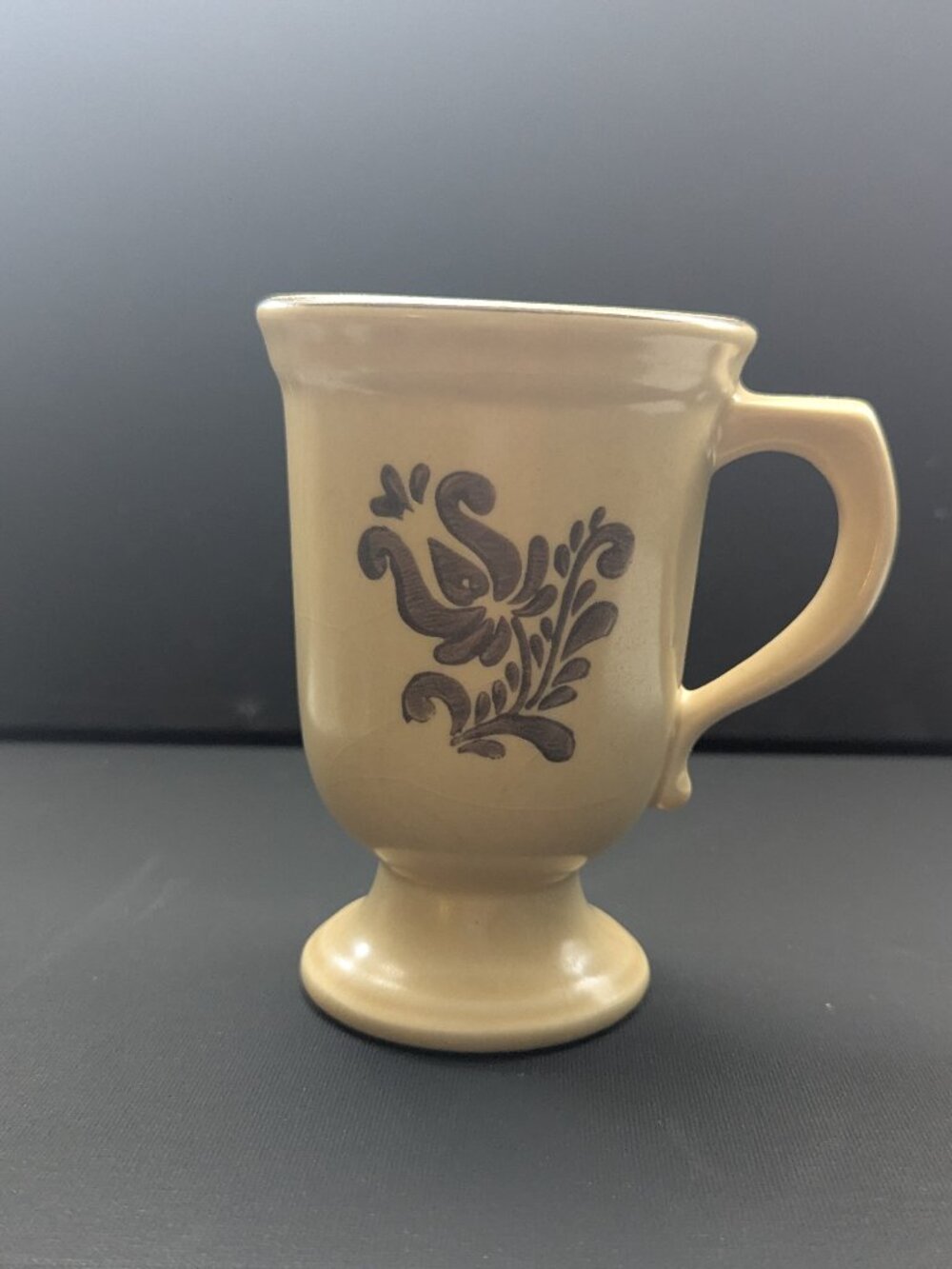 Pfatlzgraff Village Footed Pedestal 10 Ounce Coffee Mug